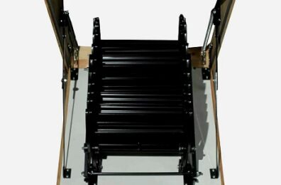 Otomatik kilitli çatı merdiveni sistemi mevcut mu?