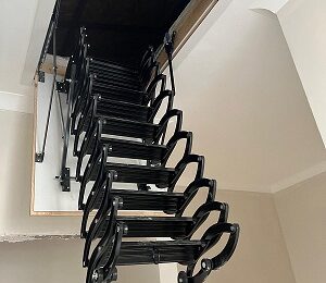 Yangına dayanıklı çatı merdiveni var mı?